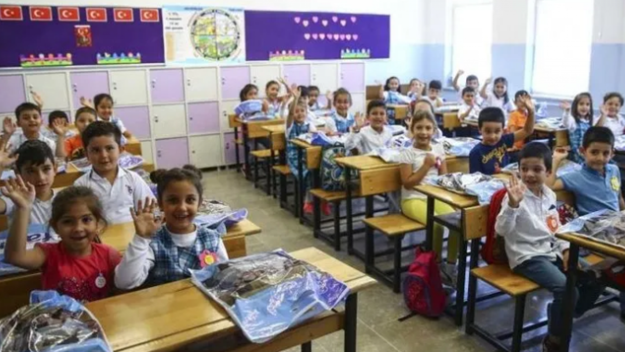 CHP’li gazeteci Deniz Zeyrek’in MEB yalanı elinde patladı! Milli Eğitim Bakanı Yusuf Tekin hedefte