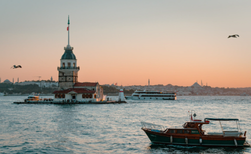 Foto - CHP’li İBB’den İstanbullulara Kız Kulesi işkencesi Manzarayı bariyerle kapattılar