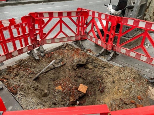 Foto - Gezici tayfa kafayı kuma gömdü! CHP'li İBB'nin ağaç katliamına AK Parti'den sert cevap