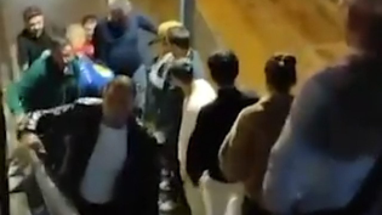 Foto - CHP’li İBB’nin arızalı asansörleri skandala yol açtı! Engellinin çilesini halk sırtladı