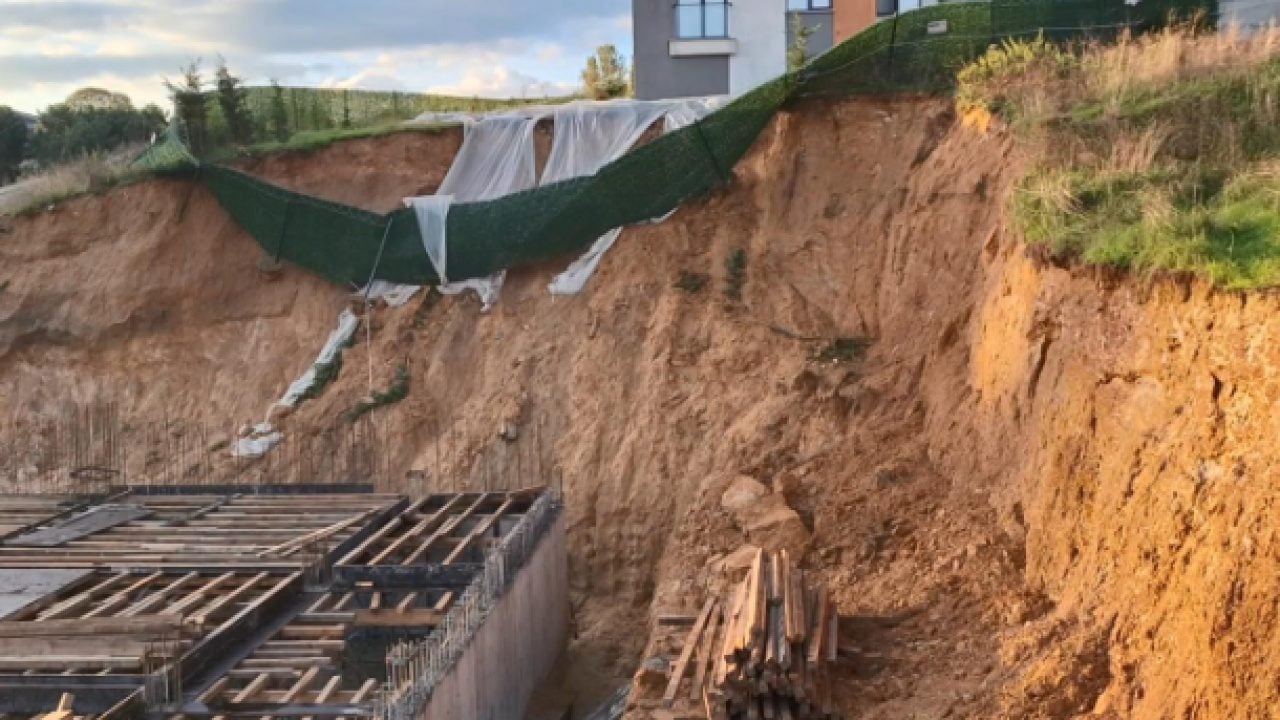 Foto - CHP’li İBB'nin denetimsizliği felakete davetiye çıkardı: Pendik’te korkutan heyelan! 9 katlı bina boşaltıldı
