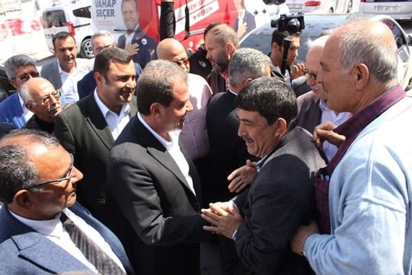 Foto - CHP'li Kaftancıoğlu'nun paylaştığı kurgu görüntülerin çekimini yapan Mahmut Dölek bakın kim çıktı!
