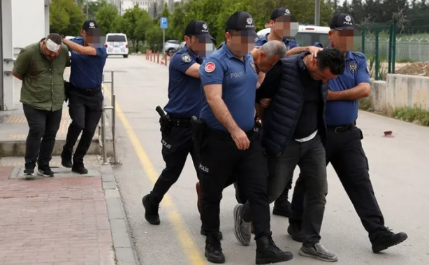 Foto - CHP’li müdürden eşkıyalık! Polise silah çekip "Seni geberteceğim" dedi