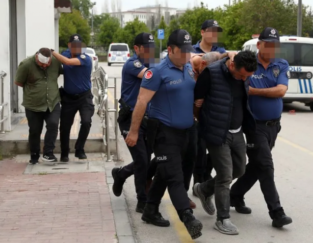 Foto - CHP’li müdürden eşkıyalık! Polise silah çekip "Seni geberteceğim" dedi