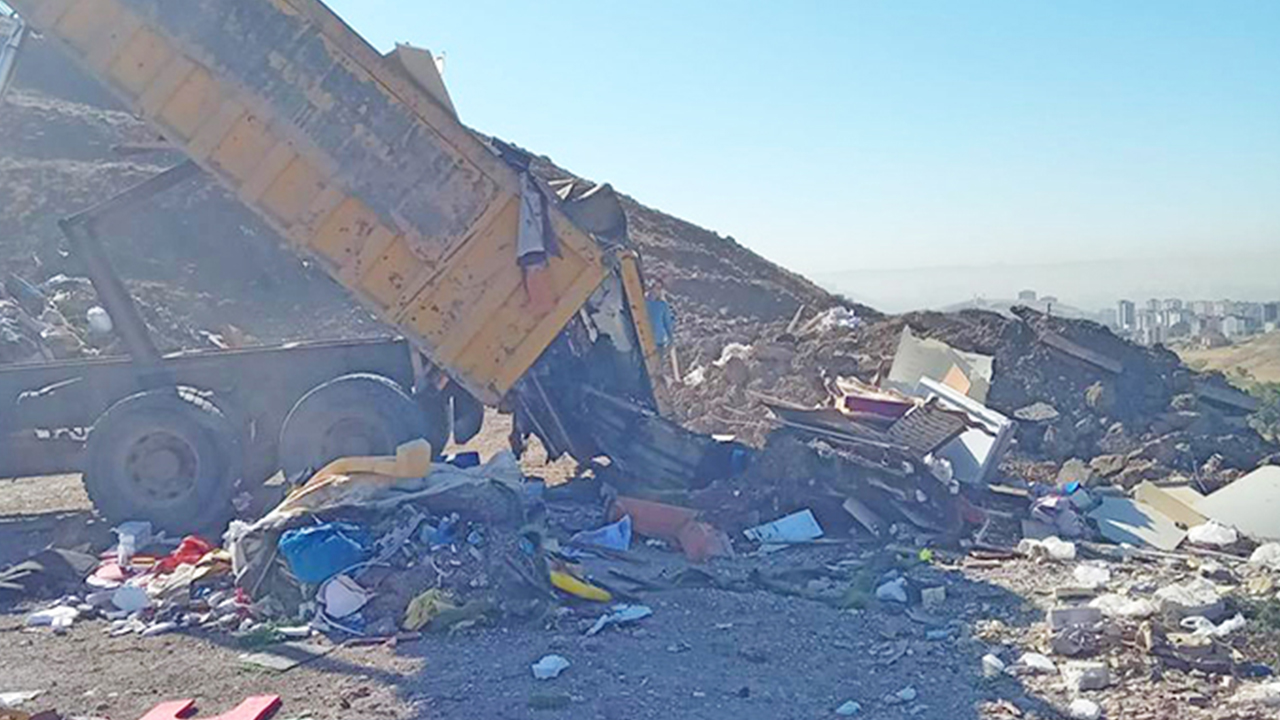 Foto - CHP'li Yavaş, okulları temizlediğini iddia ediyor, çevreyi katlediyor: