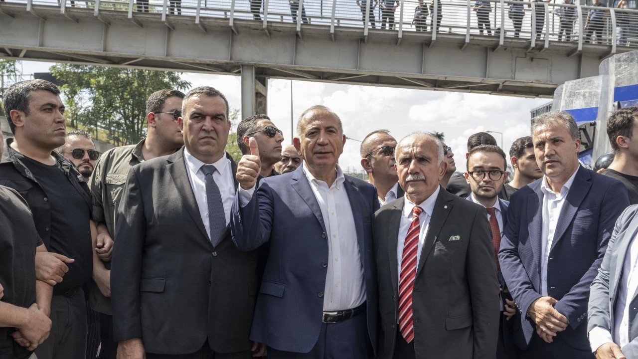 Foto - CHP’liler bunu beklemiyordu işte: CHP'li vekillerin kayyum nöbeti işe yaramadı: Flaş haber az önce geldi