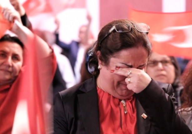 Foto - CHP'lilerin gözü yaşlı... Seçimleri böyle izlediler