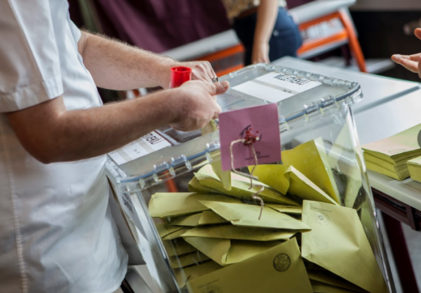 Foto - CHP'nin anketçisi son İstanbul anketini Türkiye'ye duyurdu: Yeniden Refahlılar o isme oy veriyor