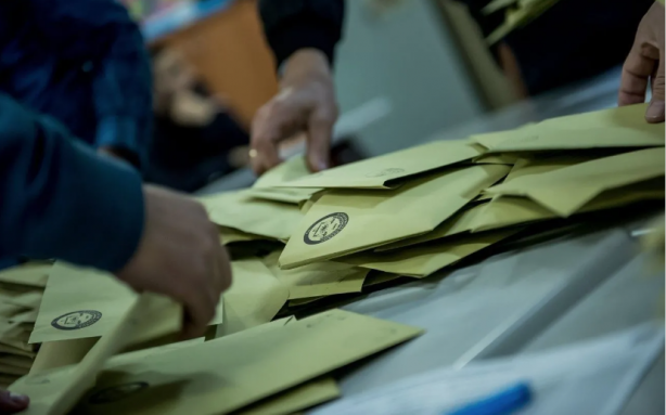 Foto - CHP'nin anketçisi son İstanbul anketini Türkiye'ye duyurdu: Yeniden Refahlılar o isme oy veriyor