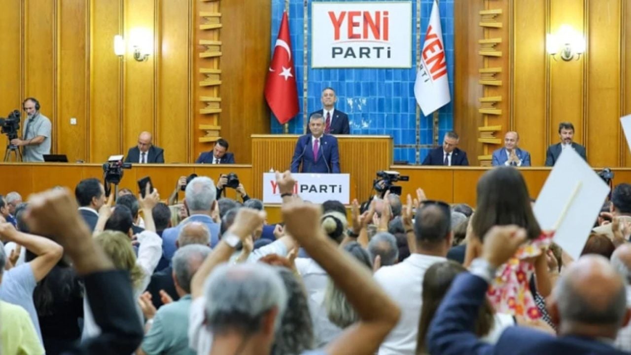 Foto - CHP’nin banka hesabını boşaltmışlar: "Çaldığınız 5,1 milyon lirayı geri ver Özgür Özel"