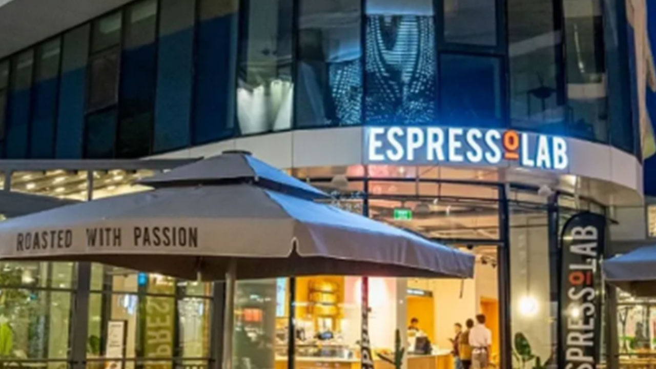 Foto - CHP'nin boykot listesine aldığı Espressolab bakın kimin çıktı