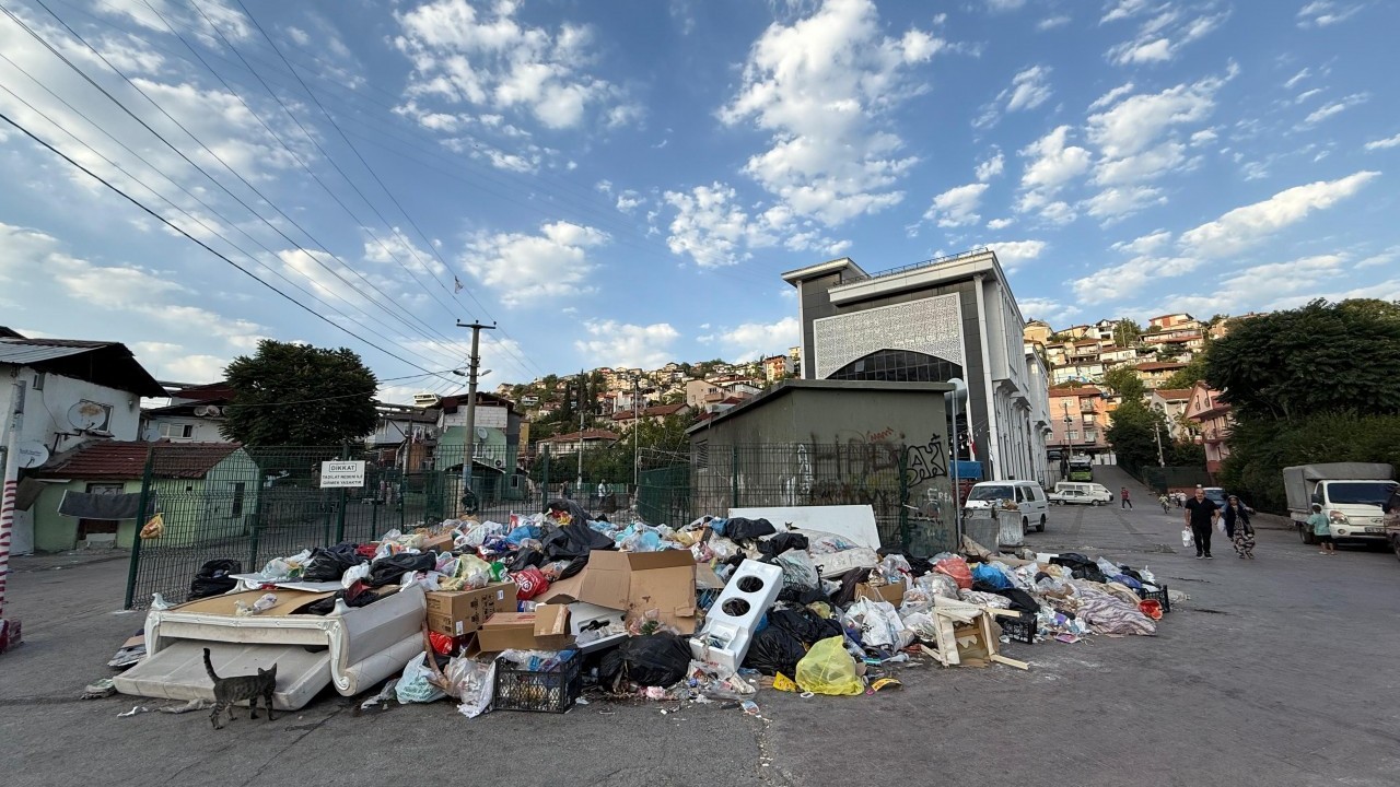 CHP'nin çöp geleneği İzmit'e sıçradı: 'Böyle bir rezillik olamaz'