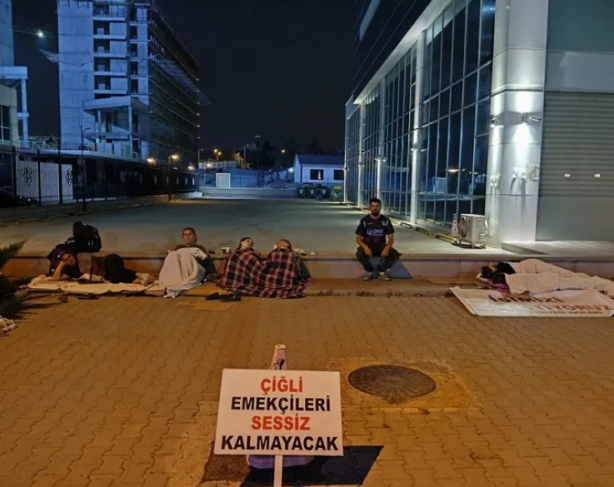 Foto - CHP'nin emekçilere zulmü! Tuvalet yasak, yerde yatıyorlar