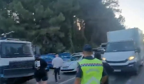 Foto - CHP'nin ikiyüzlülüğü! Ağaç katliamını yapan yandaş olunca sözde çevreciler suspus