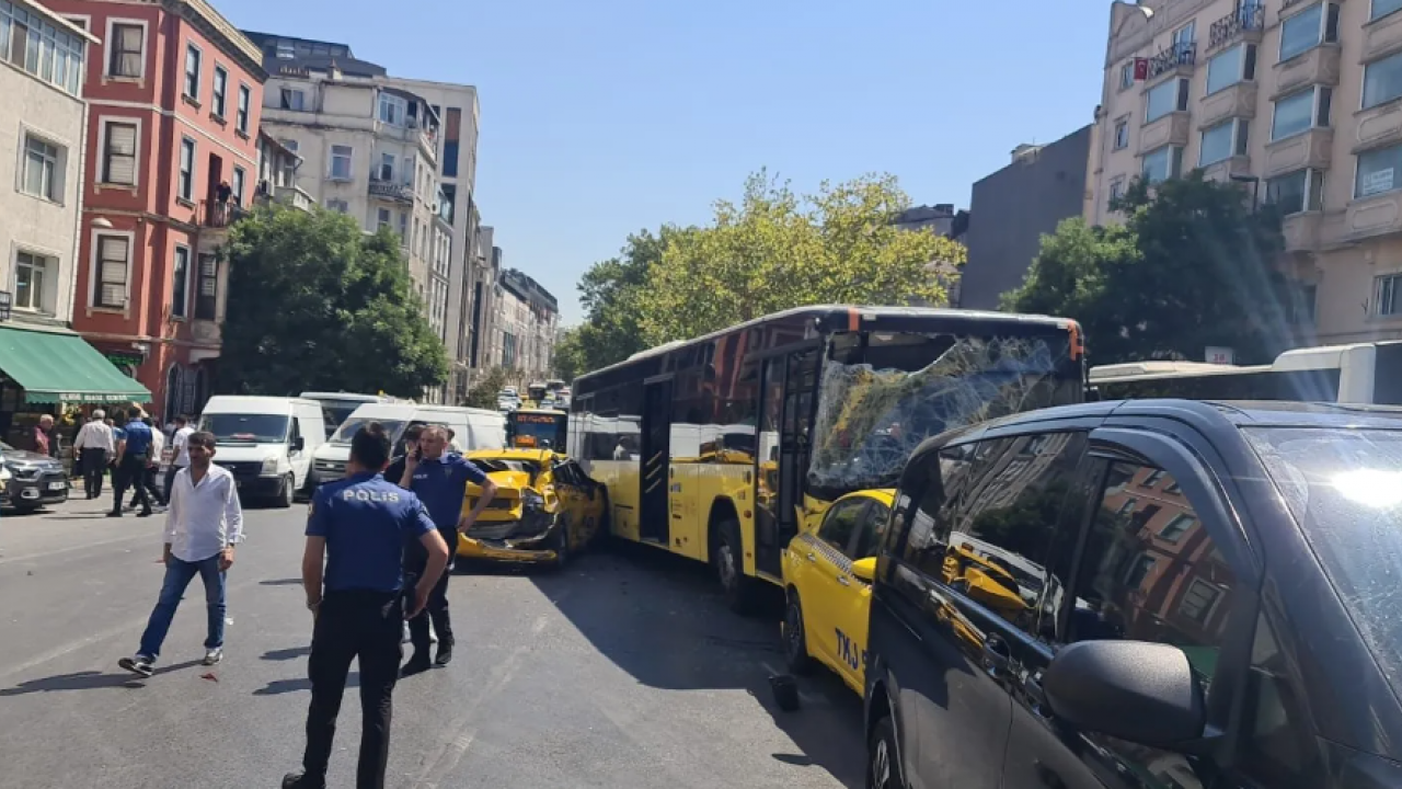 Foto - CHP’nin kendine benzettiği İETT aracı dehşet saçtı! Vatandaşlar ölümden döndü