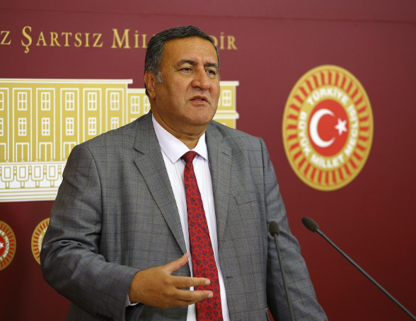 Foto - CHP’nin kovmaya yer aradığı vekilinden "yapma yav" dedirten sokak köpeği çıkışı