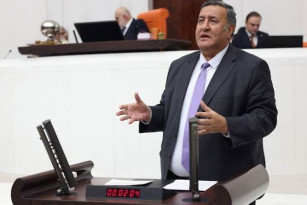 Foto - CHP’nin kovmaya yer aradığı vekilinden "yapma yav" dedirten sokak köpeği çıkışı