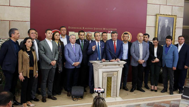 Foto - CHP’nin kovmaya yer aradığı vekilinden "yapma yav" dedirten sokak köpeği çıkışı