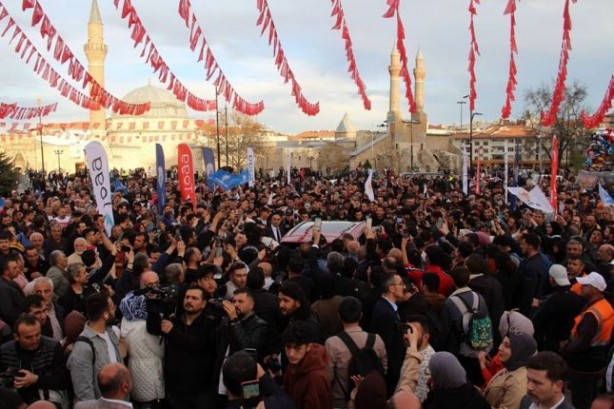Foto - CHP’nin tüp izdihamı değil TOGG izdihamı Bu kalabalık birilerine kapak olsun