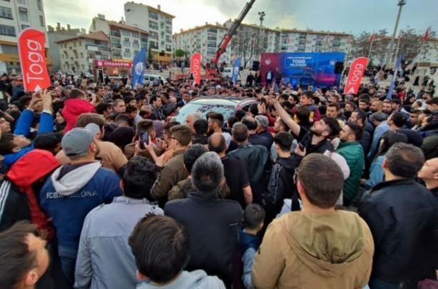 Foto - CHP’nin tüp izdihamı değil TOGG izdihamı Bu kalabalık birilerine kapak olsun