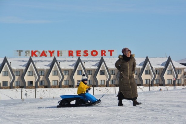 Cıbıltepe Kayak Merkezi'nde tatil yoğunluğu