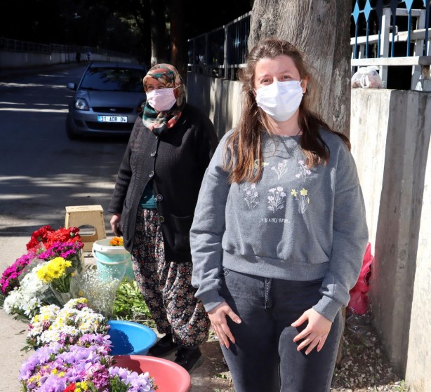 Foto - Çiçek satarak kızına para gönderiyordu: Şok eden gerçek ortaya çıktı