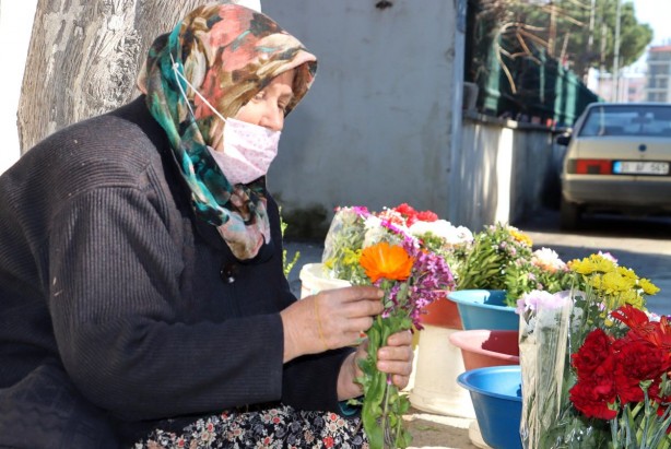 Foto - Çiçek satarak kızına para gönderiyordu: Şok eden gerçek ortaya çıktı