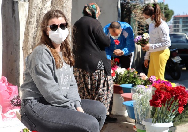Foto - Çiçek satarak kızına para gönderiyordu: Şok eden gerçek ortaya çıktı