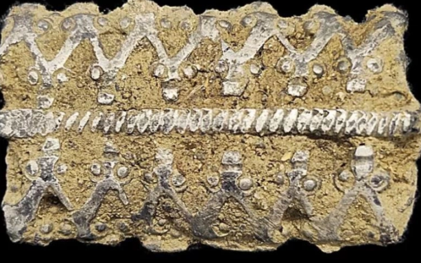 Foto - Çiftçi adam tarlasında detektörle aramaya başladı! Detektör ötmeye başlayınca kazdı ve sonrası büyük sürpriz