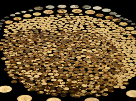 Foto - Çiftçi kazmayı vurdukça topraktan altın fışkırdı! Mısır tarlasından servet çıktı 