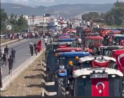 Çiftçiler domates eylemi yapıp yol kapattı! Hükümet az önce müjdeyi verdi