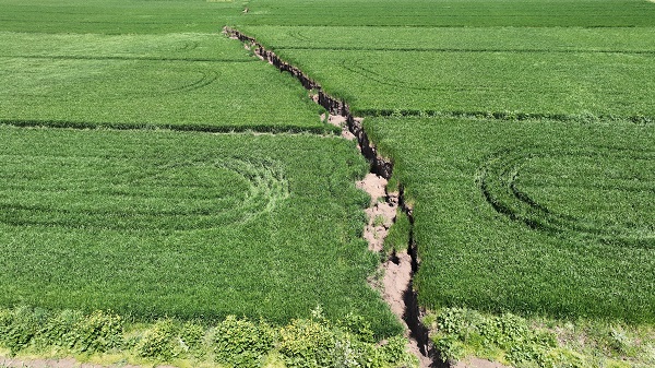 Foto - Çiftçiler şaşkın! Yükseklik farkı 2 metre