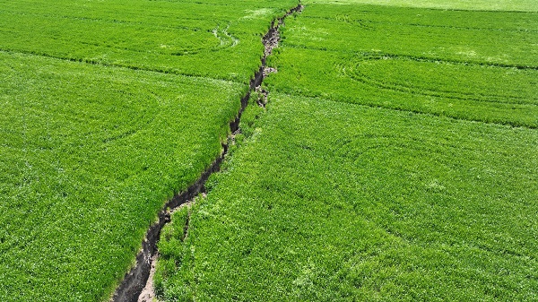 Foto - Çiftçiler şaşkın! Yükseklik farkı 2 metre