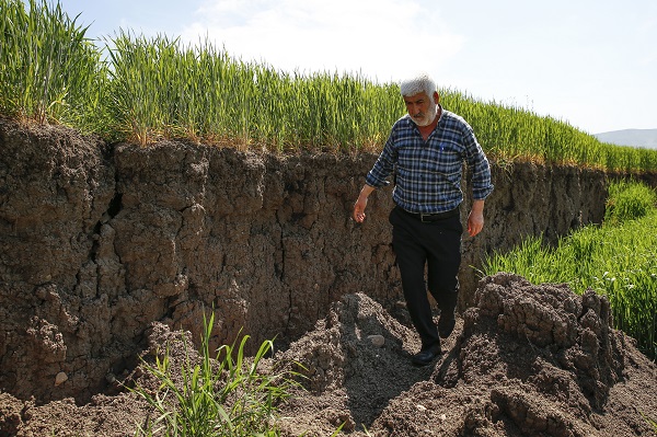 Foto - Çiftçiler şaşkın! Yükseklik farkı 2 metre