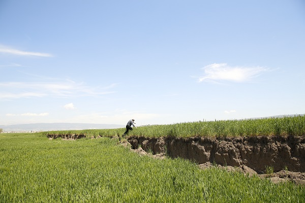 Foto - Çiftçiler şaşkın! Yükseklik farkı 2 metre