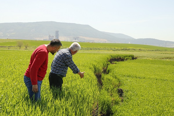 Foto - Çiftçiler şaşkın! Yükseklik farkı 2 metre
