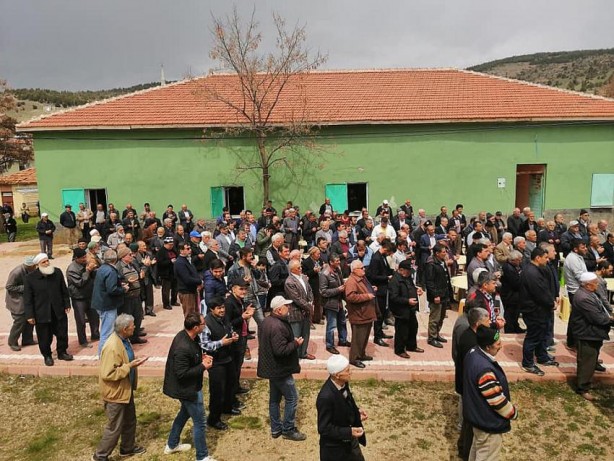 Foto - Çiftçiler yağmur duasına çıktı! Dua sonrası öyle bir şey oldu ki belediye başkanı ne yapacağını şaşırdı