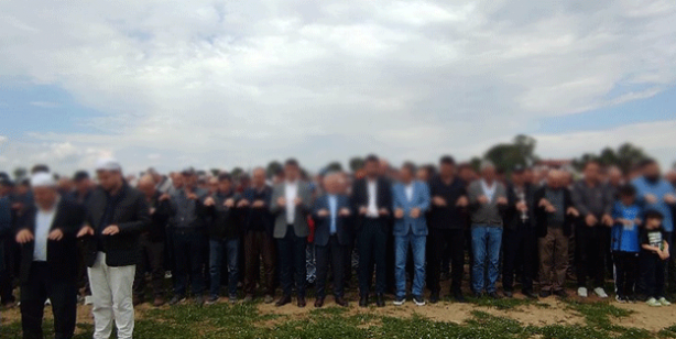 Çiftçiler yağmur duasına çıktı! Dua sonrası öyle bir şey oldu ki belediye başkanı ne yapacağını şaşırdı