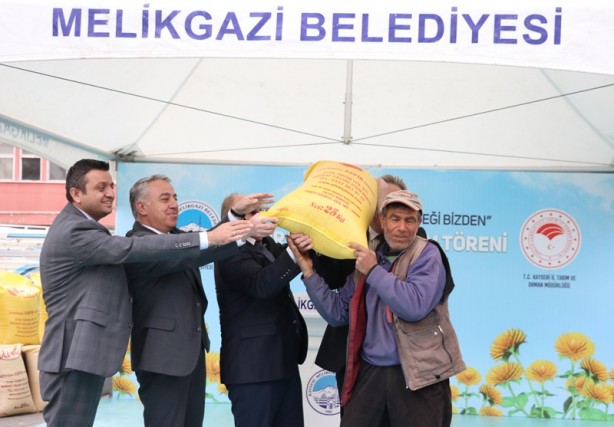 Foto - Çiftçilere tamamen ücretsiz dağıtıldı