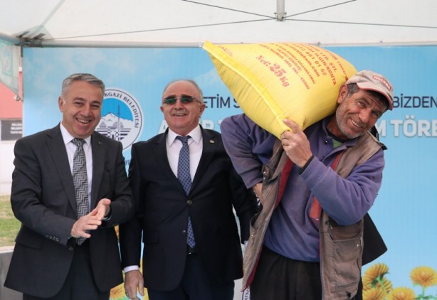 Foto - Çiftçilere tamamen ücretsiz dağıtıldı