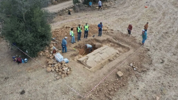 Foto - Çiftçilik yapan vatandaş şok yaşadı! 40 yıl sonra tarlasından hazine çıktı: Binlerce yıllık...