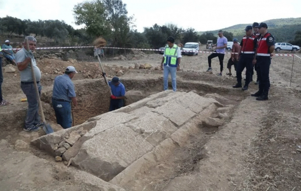 Foto - Çiftçilik yapan vatandaş şok yaşadı! 40 yıl sonra tarlasından hazine çıktı: Binlerce yıllık...