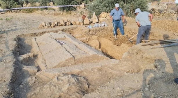 Foto - Çiftçilik yapan vatandaş şok yaşadı! 40 yıl sonra tarlasından hazine çıktı: Binlerce yıllık...