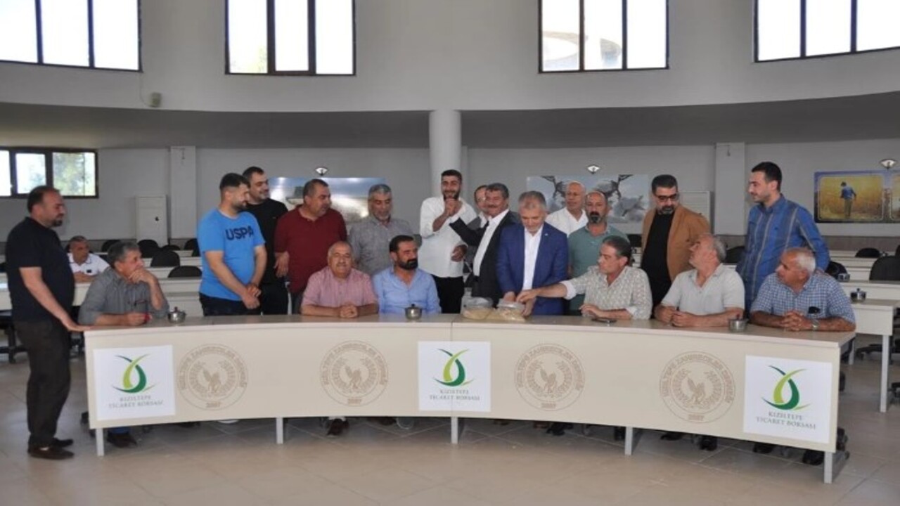 Foto - Çiftçiye altın hediye edildi! Susuz tarlada ilk hasat yapıldı