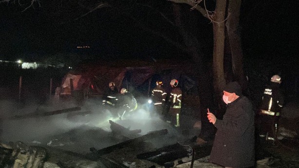 Foto - Çiftlik alev alev yandı! Hayvanlar son anda kurtarıldı