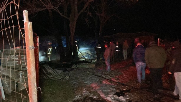 Foto - Çiftlik alev alev yandı! Hayvanlar son anda kurtarıldı