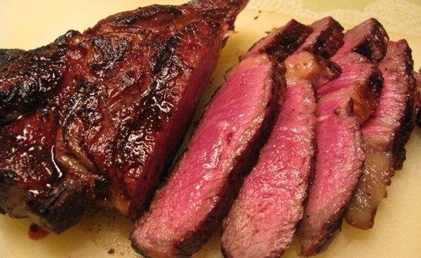 Foto - Çiğ et mide kanserine sebep oluyor