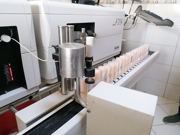 Foto - Çiğ sütler işte böyle analiz ediliyor! 