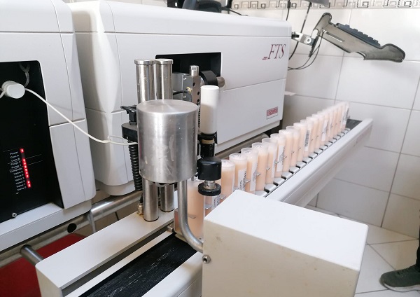 Çiğ sütler işte böyle analiz ediliyor! 