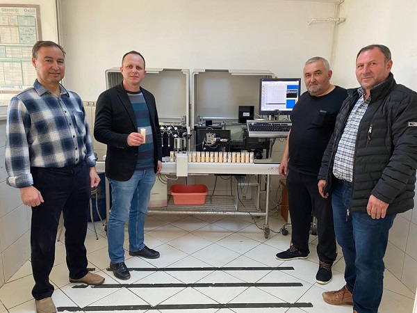 Foto - Çiğ sütler işte böyle analiz ediliyor! 